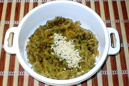 Аджика  из  соленых  огурцов: шаг 2