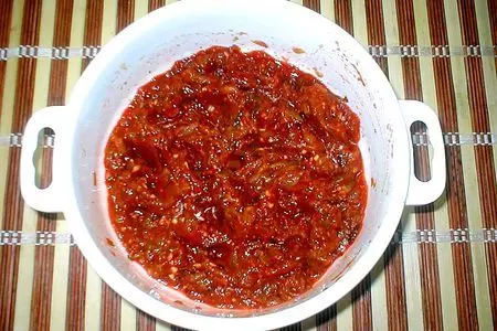 Аджика  из  соленых  огурцов: шаг 3
