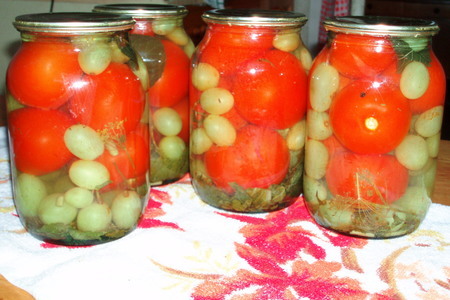Маринованные помидоры с виноградом: шаг 2