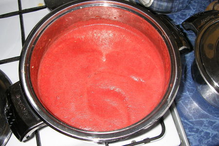 Перцы в томатном соку: шаг 1