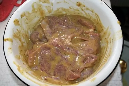 Свинина с яблоками в пиве: шаг 2