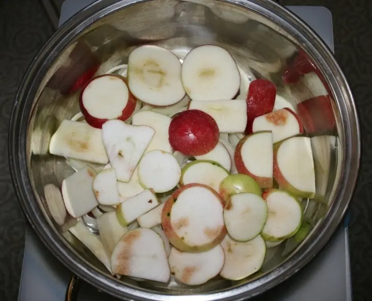 Свинина с яблоками в пиве: шаг 5