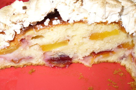 Пирог с  персиками и сливами: шаг 6