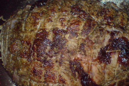 Мясо ,запеченное под сметанно-горчичным кремом и нашпигованое черносливом: шаг 4