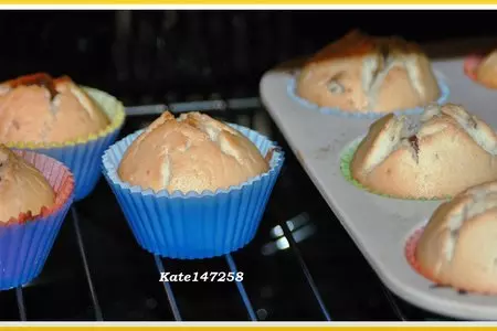 Кексики (маффины) с варёной  сгущёнкой: шаг 2