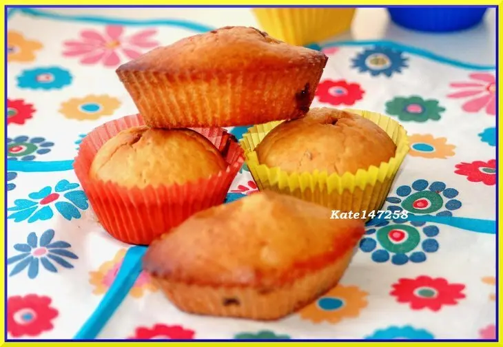 Кексики (маффины) с варёной  сгущёнкой: шаг 3