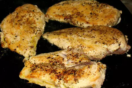 Куриная грудка с зелёной стручковой фасолью под крошкой из орехов,петрушки и лимонной цедры: шаг 1