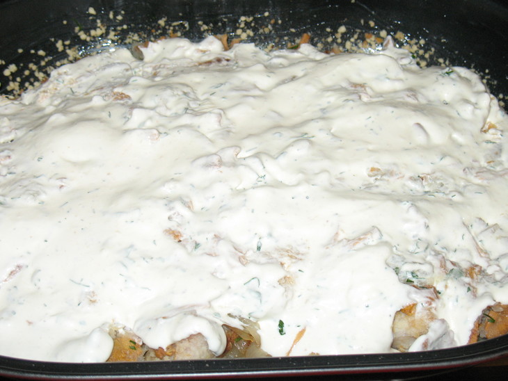 Запеканка с рыбой и грибами под сеточкой из картофельного теста.: шаг 6