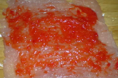 Рулеты из мяса индейки в паприково-сливочном соусе ,начиненные пореем: шаг 4