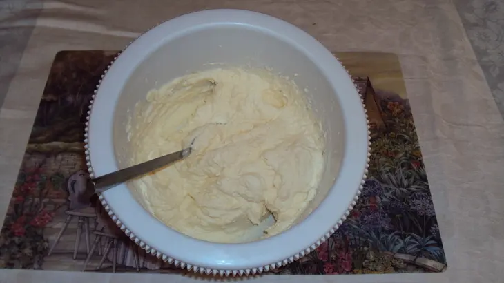 Сырно-луковый пирог с копченым салом и беконом: шаг 5