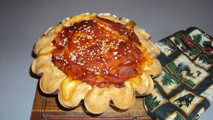 Сырно-луковый пирог с копченым салом и беконом: шаг 8