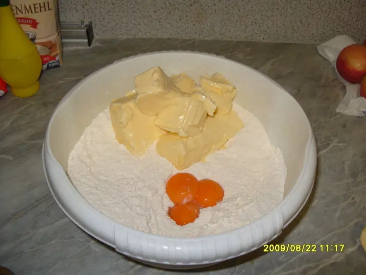 Вкусный яблочный пирог: шаг 1