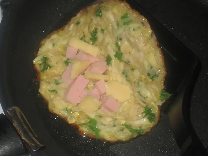 Кабачковые драники с ветчиной и сыром: шаг 2
