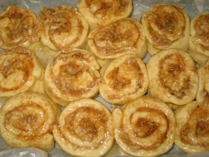 Булочки с яблоком из быстрого теста: шаг 5