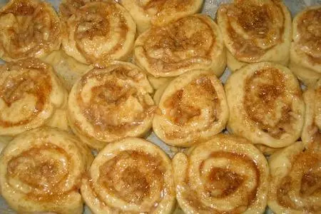 Булочки с яблоком из быстрого теста: шаг 5