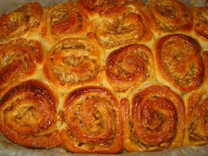 Булочки с яблоком из быстрого теста: шаг 6