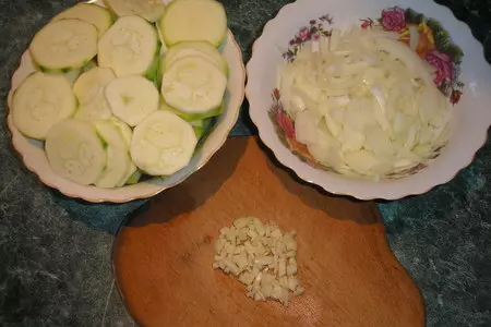 Пирог-запеканка из кабачка-цукини и курицы: шаг 1