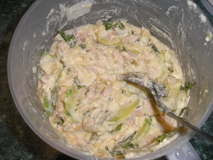 Пирог-запеканка из кабачка-цукини и курицы: шаг 6