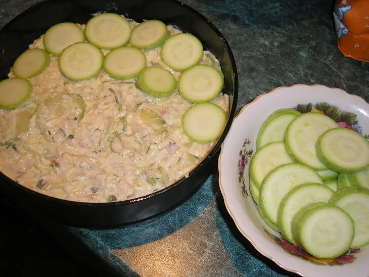 Пирог-запеканка из кабачка-цукини и курицы: шаг 7