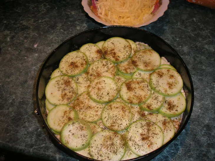 Пирог-запеканка из кабачка-цукини и курицы: шаг 8