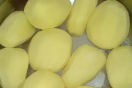 Закуска из картофельных оладий и маринованных помидорок и сыра: шаг 1