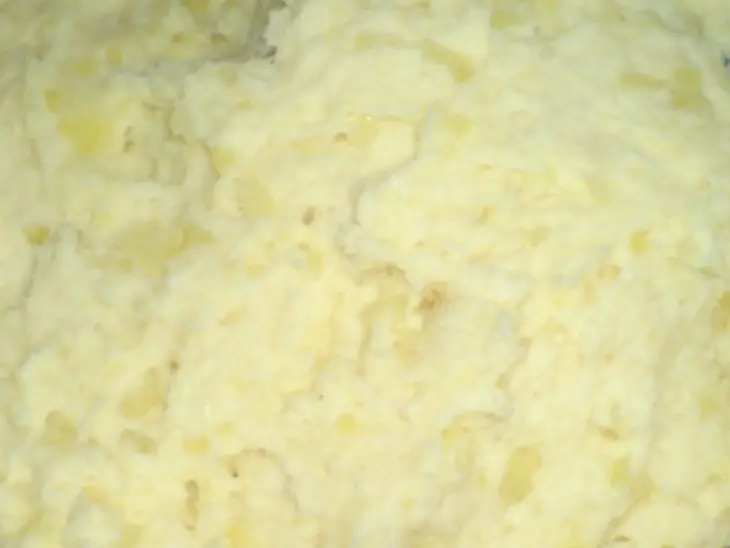 Закуска из картофельных оладий и маринованных помидорок и сыра: шаг 2