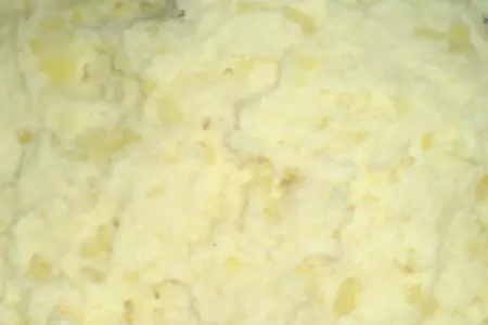 Закуска из картофельных оладий и маринованных помидорок и сыра: шаг 2