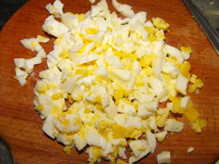 Открытый пирог с капустой и яйцами: шаг 3