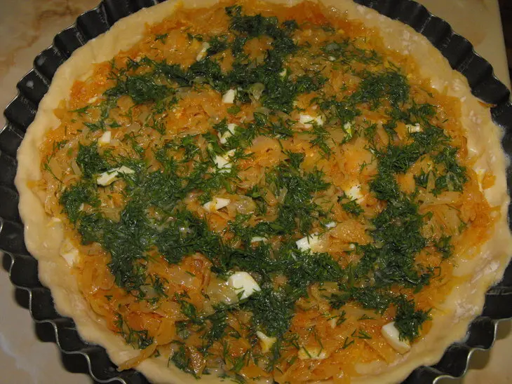 Открытый пирог с капустой и яйцами: шаг 5