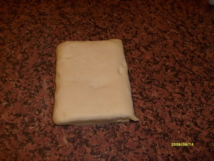 Булочки с яблоками и изюмом.: шаг 1