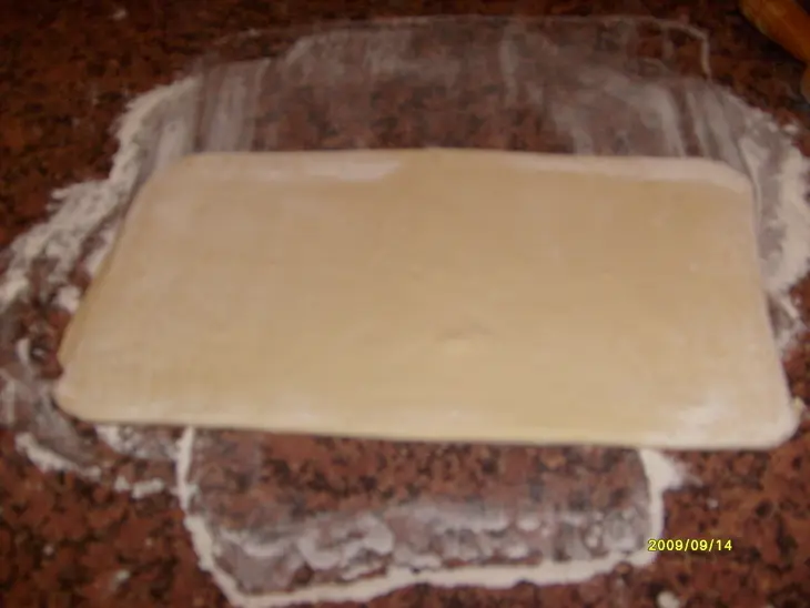 Булочки с яблоками и изюмом.: шаг 2