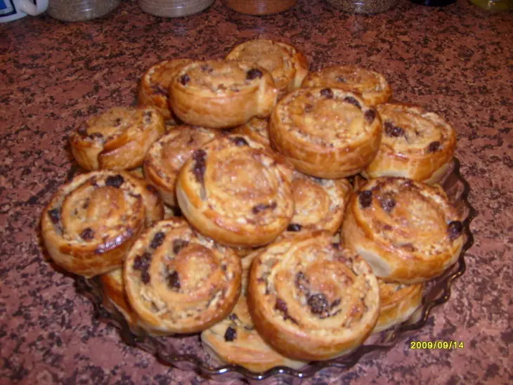 Булочки с яблоками и изюмом.: шаг 6
