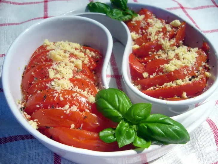 Печеные помидоры, легкая и вкусная закуска за 15 минут: шаг 4