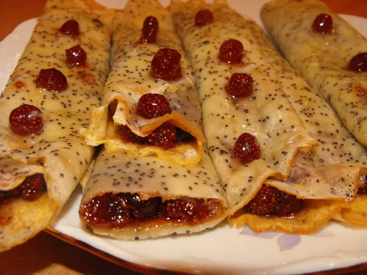 Маковые крепы с земляничным вареньем: шаг 5