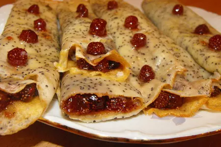 Маковые крепы с земляничным вареньем: шаг 8