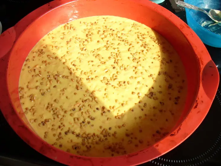 Тонкий морковный кекс с орешками: шаг 4