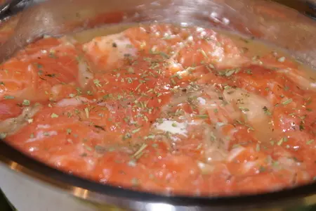 Салат с кусочками форели в нори: шаг 1