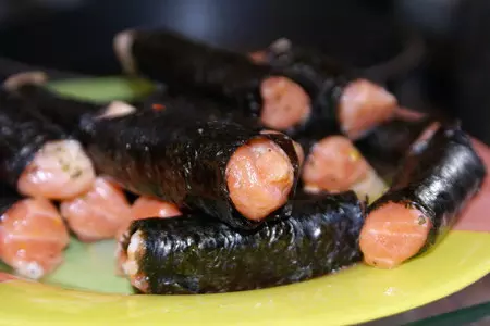 Салат с кусочками форели в нори: шаг 2