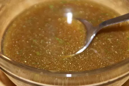 Салат с кусочками форели в нори: шаг 4