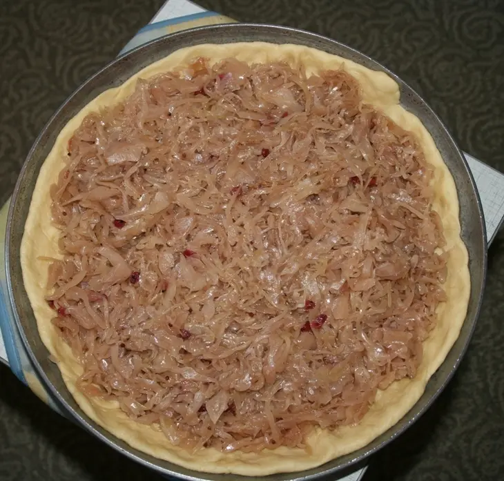 Пирог с тушеной капустой: шаг 3