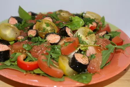Салат с кусочками форели в нори: шаг 6