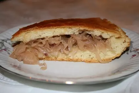 Пирог с тушеной капустой: шаг 6