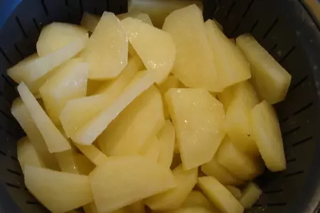 Грудинка индейки с овощами и соусом из творожного сыра (диетично, все на пару).: шаг 2