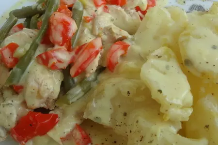 Грудинка индейки с овощами и соусом из творожного сыра (диетично, все на пару).: шаг 4