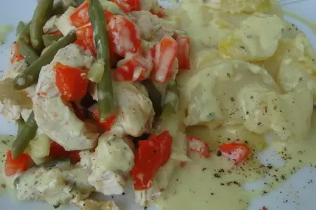 Грудинка индейки с овощами и соусом из творожного сыра (диетично, все на пару).: шаг 5