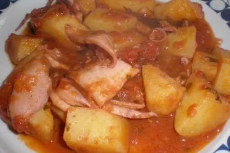 Кальмары тушёные с помидорами: шаг 3