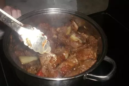 Говядина тушёная с овощами: шаг 5