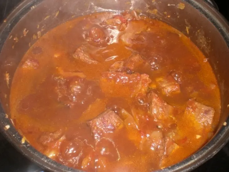 Говядина тушёная с овощами: шаг 7