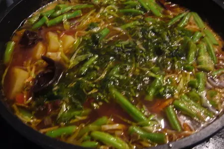 Постный борщ с зеленой стручковой фасолью, грибами и баклажанами: шаг 5