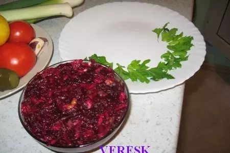 Салат со свеклой "пикантный": шаг 2